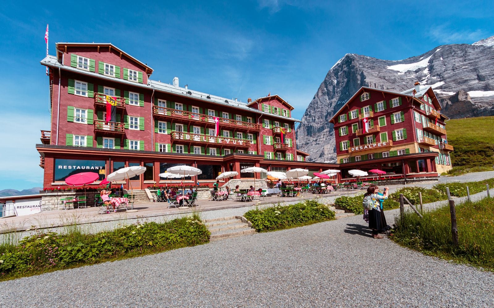 The climbing party meets scene in The Eiger Sanction